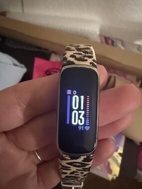 Fitbit Luxe fitness tracker watch